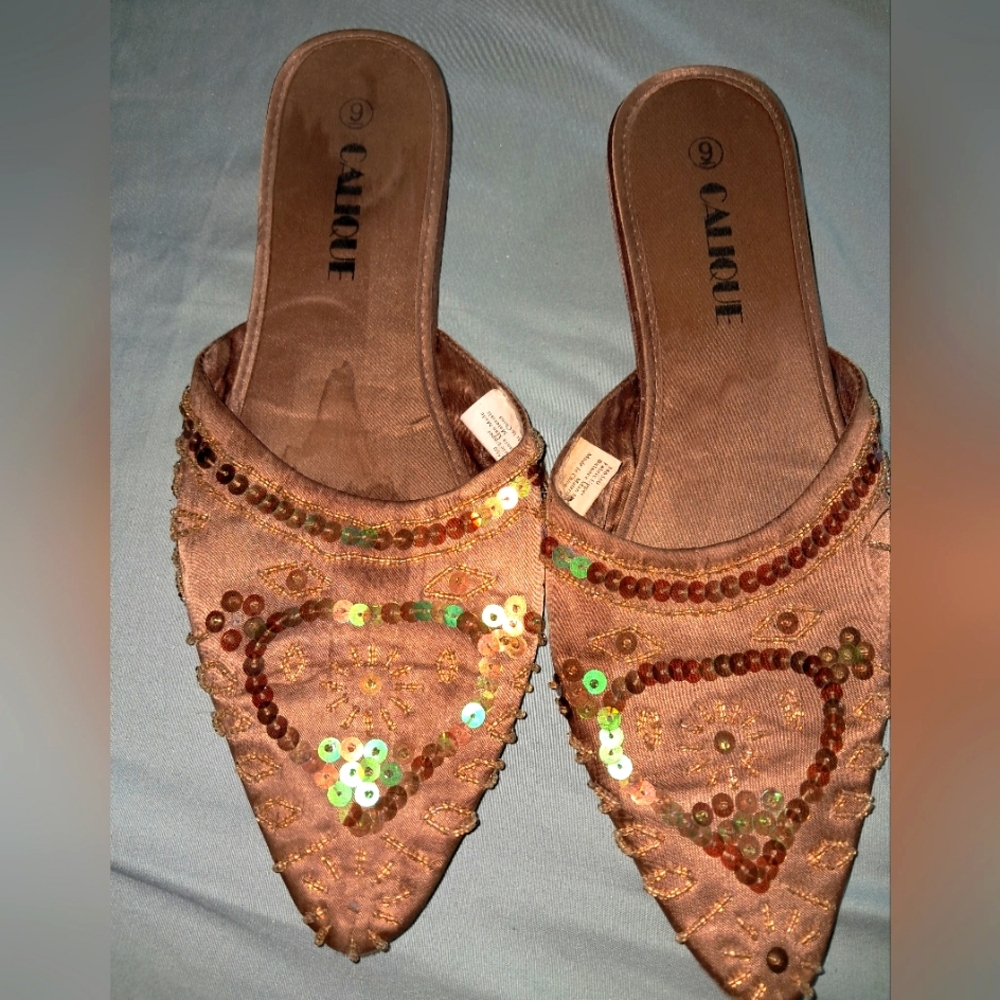 A Beautiful Pair of Sequenced Goldish, Khaki Slippers. - Picture 2 of 4